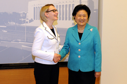 刘延东会见芬兰议长洛赫拉