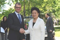 刘延东与芬兰总理西皮莱举行会谈