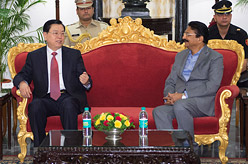 张德江会见印度马哈拉施特拉邦邦长拉奥