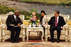 俞正声会见喀麦隆总理菲勒蒙