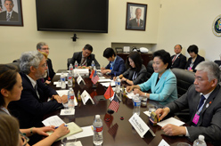 刘延东会见美国总统科技顾问霍尔德伦