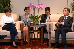 汪洋会见美国商务部长普里茨克和贸易代表弗罗曼