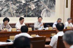 张德江参加十二届全国人大常委会第十五次会议分组审议