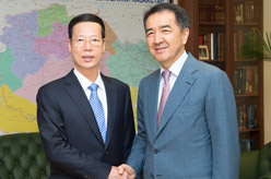张高丽与哈萨克斯坦第一副总理萨金塔耶夫举行会谈