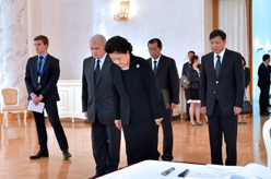 刘延东赴俄罗斯驻华使馆吊唁俄前总理普里马科夫