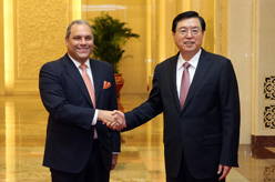 张德江与哥伦比亚国会主席兼参议长纳梅举行会谈