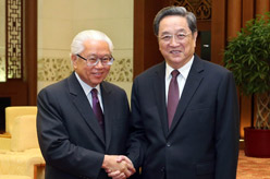 俞正声会见新加坡总统陈庆炎