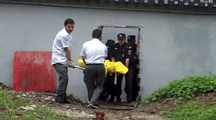 南京：一男子在寺庙藏经楼悬梁自尽