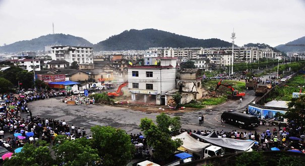 安徽黃山動用300警力拆除佔道3年&ldquo;釘子戶&rdquo;