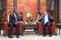 李克强会见南非副总统拉马福萨