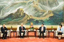 张德江会见香港中华总商会访京团