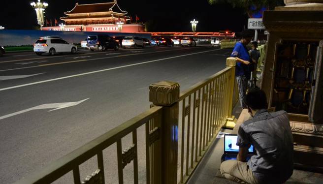 北京天安门开搭临时观礼台 城楼前已封闭