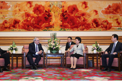 刘延东会见美国客人