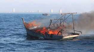 海南文昌一渔船突发大火爆炸1名渔民遇难