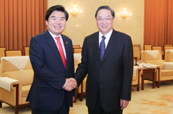 俞正声会见韩国国会文化交流代表团