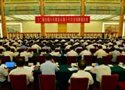 会议在人民大会堂金色大厅举行