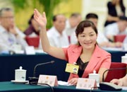 王明雯委员举手提问