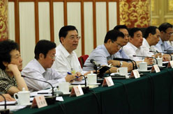 十二届全国人大常委会第十六次会议举行联组会议进行专题询问