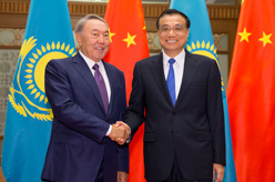李克强会见哈萨克斯坦总统纳扎尔巴耶夫