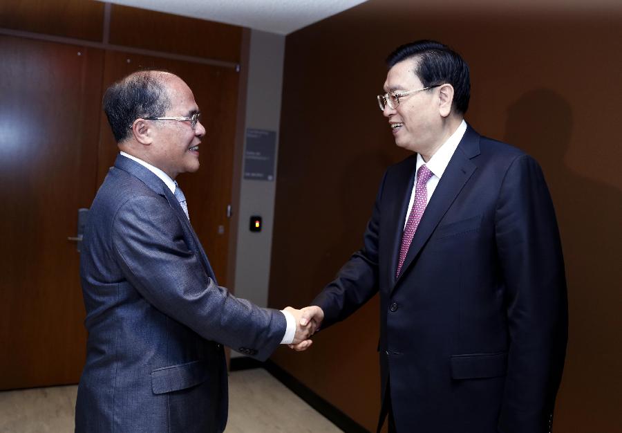 张德江会见越南国会主席阮生雄