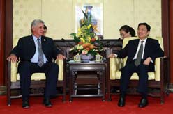 李源潮会见古巴客人