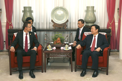 李源潮会见匈牙利政府代表、外交与对外经济部长西亚尔托