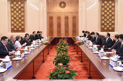 李克强会见泰国第一副总理巴维