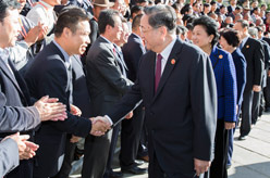 俞正声会见西藏自治区各族各界群众代表和援藏干部