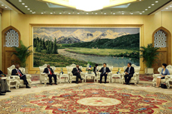 李源潮会见非洲国家前政要