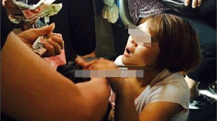 福州：女子公交车上偷一万多元当场被抓 下跪求饶