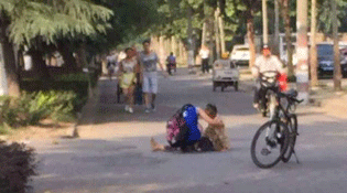 安徽女大学生称扶老太被讹 目击者公开现场照片