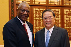 俞正声会见安提瓜和巴布达总督