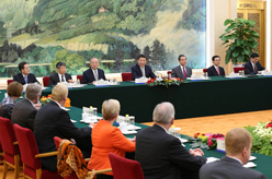 习近平会见出席第七轮中美工商领袖和前高官对话的美方代表