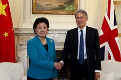 刘延东会见英国外交大臣哈蒙德