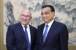 李克强会见法国财长萨潘
