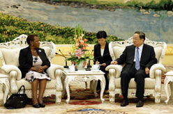 俞正声会见津巴布韦参议长马宗圭