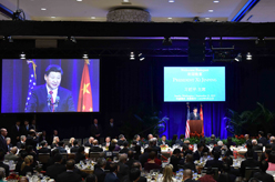 习近平在华盛顿州当地政府和美国友好团体联合欢迎宴会上发表演讲