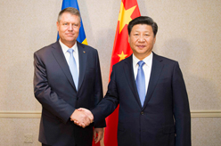 习近平会见罗马尼亚总统约翰尼斯