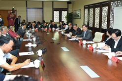 刘奇葆与第九届茅盾文学奖获奖作家座谈