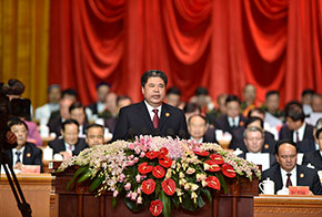 自治区党委副书记、新疆生产建设兵团党委书记、政委韩勇发言