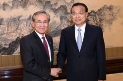 李克强会见泰国外长敦&middot;巴穆威奈