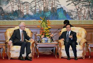 赵洪祝会见国际刑警组织秘书长斯托克