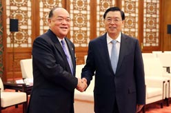 张德江会见澳门特别行政区立法会议员