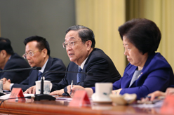 俞正声出席坚持和发展中国特色社会主义学习实践活动经验交流暨中期推动会并讲话