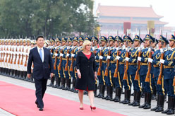 习近平举行仪式欢迎克罗地亚总统访华