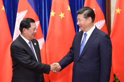 习近平会见柬埔寨首相洪森