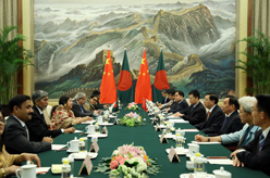 张德江与孟加拉国国民议会议长乔杜里举行会谈