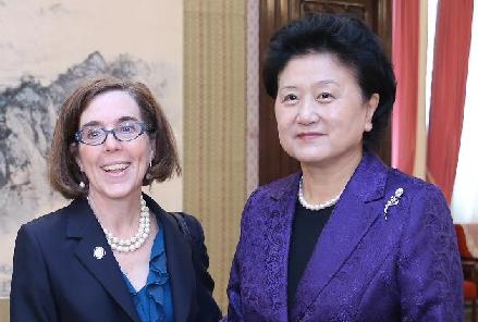 刘延东会见美国俄勒冈州州长