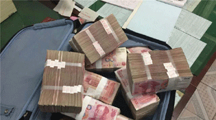 乘客落100万现金在出租车后备箱 幸运找回(图)