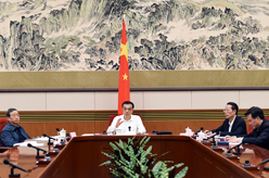 李克强主持召开金融企业座谈会